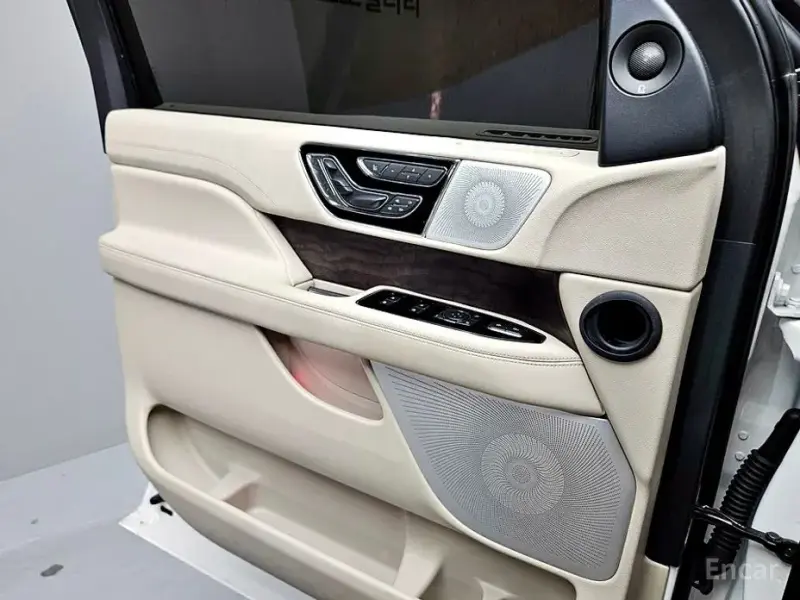 2021 Lincoln Navigator с пробегом 7 066 км