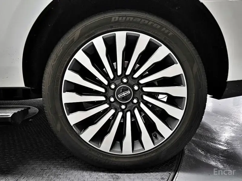 2021 Lincoln Navigator с пробегом 7 066 км