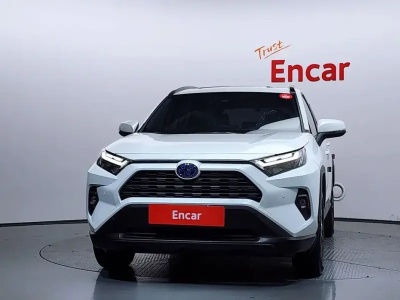 2024 Toyota RAV4 с пробегом 25 758 км