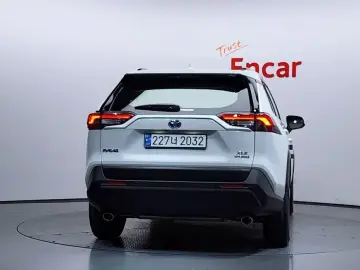 2024 Toyota RAV4 с пробегом 25 758 км