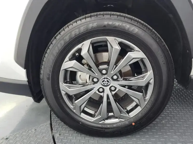 2024 Toyota RAV4 с пробегом 25 758 км