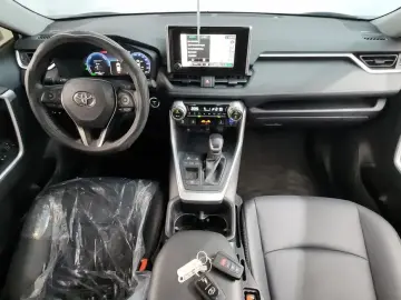 2024 Toyota RAV4 с пробегом 25 758 км