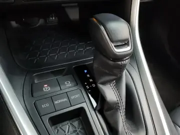 2024 Toyota RAV4 с пробегом 25 758 км