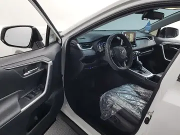 2024 Toyota RAV4 с пробегом 25 758 км