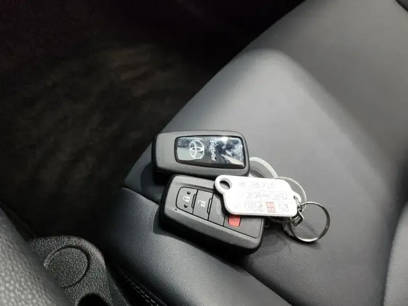 2024 Toyota RAV4 с пробегом 25 758 км