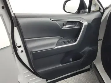 2024 Toyota RAV4 с пробегом 25 758 км