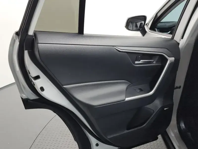 2024 Toyota RAV4 с пробегом 25 758 км