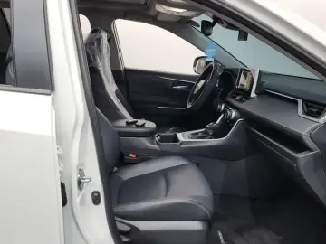 2024 Toyota RAV4 с пробегом 25 758 км