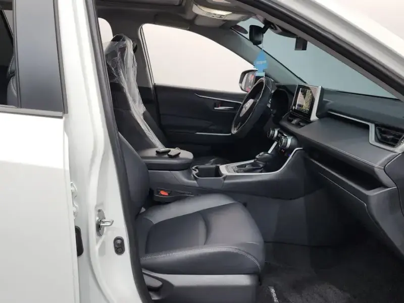 2024 Toyota RAV4 с пробегом 25 758 км
