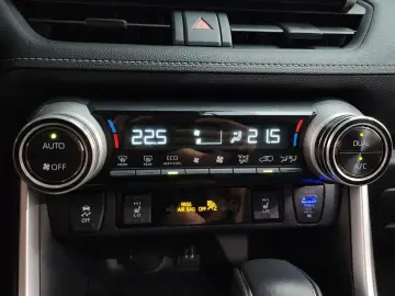 2024 Toyota RAV4 с пробегом 25 758 км