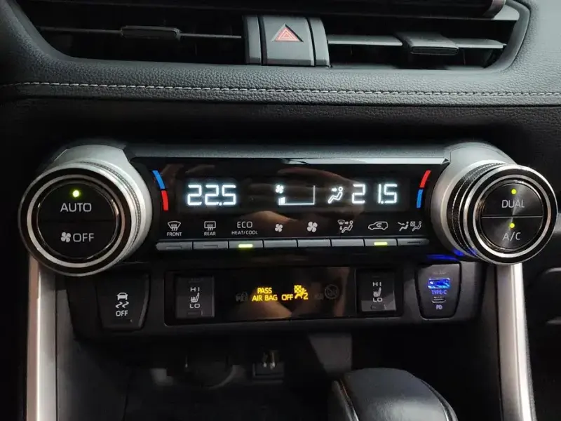 2024 Toyota RAV4 с пробегом 25 758 км