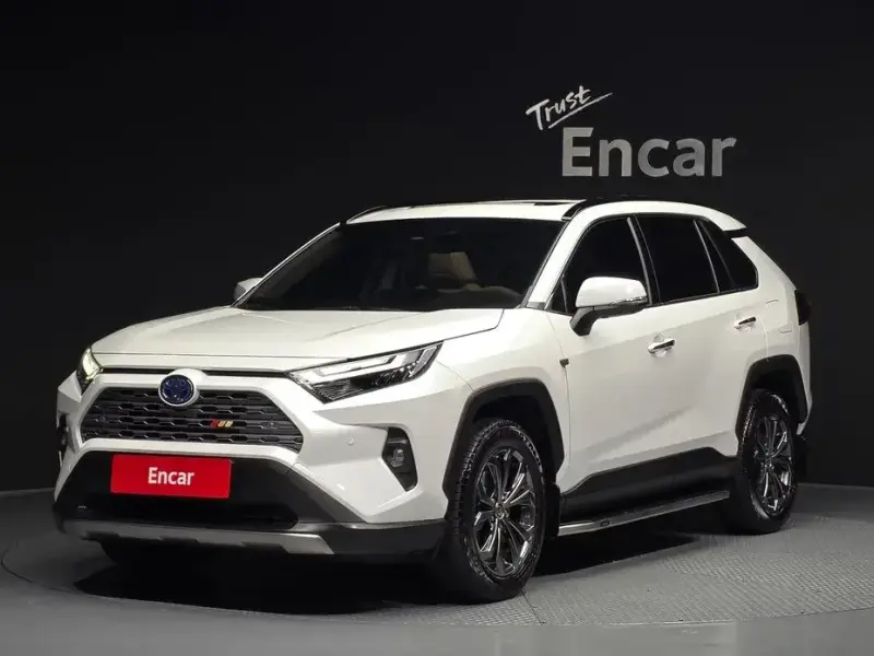 2024 Toyota RAV4 с пробегом 14 997 км