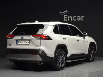 2024 Toyota RAV4 с пробегом 14 997 км