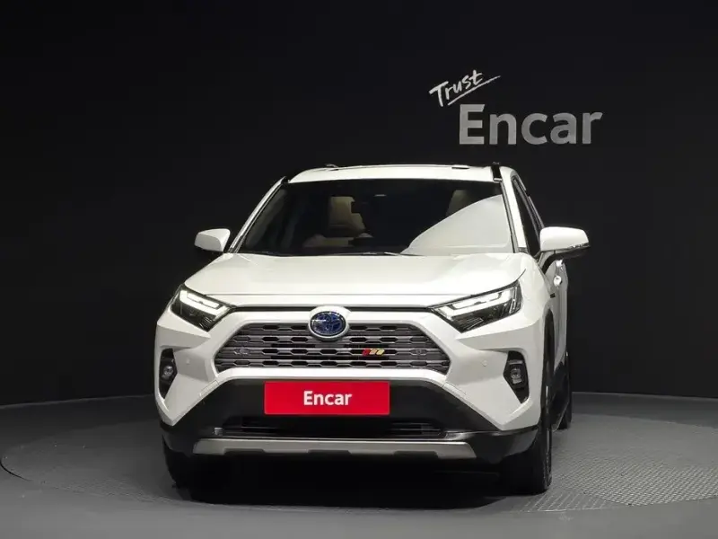 2024 Toyota RAV4 с пробегом 14 997 км