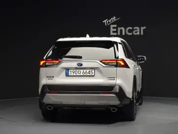 2024 Toyota RAV4 с пробегом 14 997 км