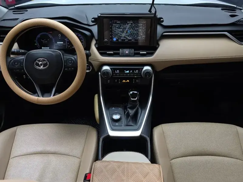 2024 Toyota RAV4 с пробегом 14 997 км