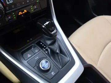 2024 Toyota RAV4 с пробегом 14 997 км