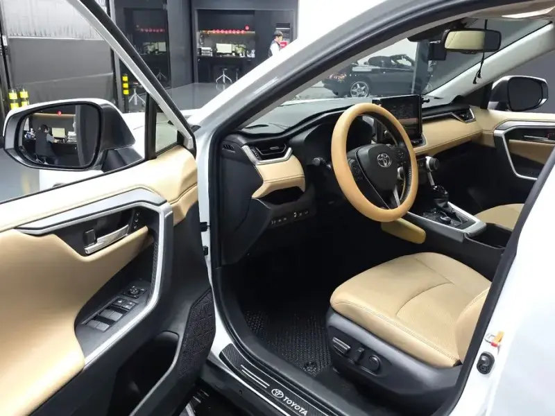 2024 Toyota RAV4 с пробегом 14 997 км