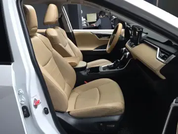 2024 Toyota RAV4 с пробегом 14 997 км