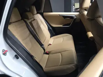 2024 Toyota RAV4 с пробегом 14 997 км