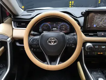 2024 Toyota RAV4 с пробегом 14 997 км