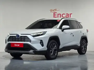 2024 Toyota RAV4 с пробегом 31 477 км