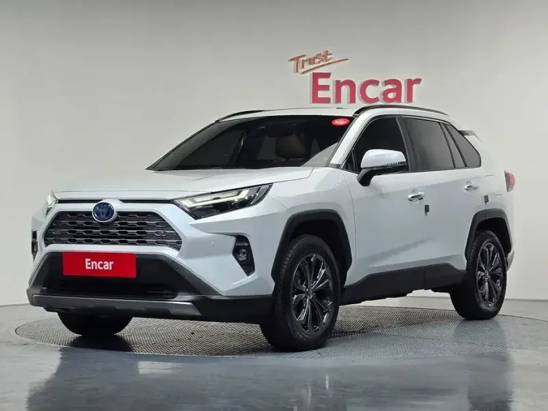 2024 Toyota RAV4 с пробегом 31 477 км