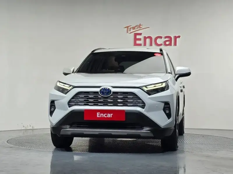 2024 Toyota RAV4 с пробегом 31 477 км