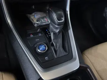 2024 Toyota RAV4 с пробегом 31 477 км