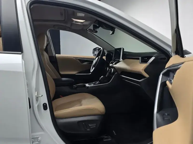 2024 Toyota RAV4 с пробегом 31 477 км