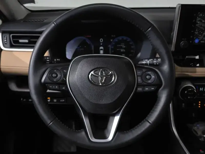 2024 Toyota RAV4 с пробегом 31 477 км