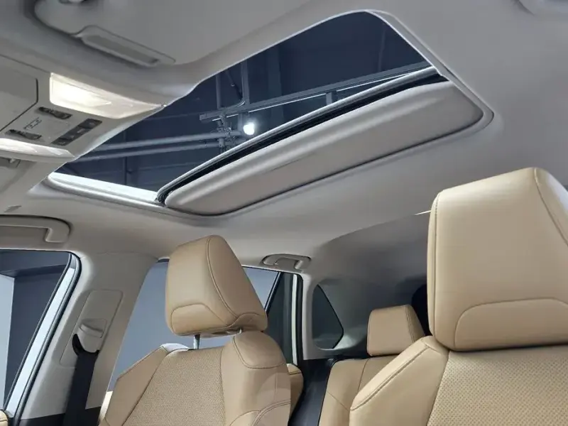 2024 Toyota RAV4 с пробегом 31 477 км