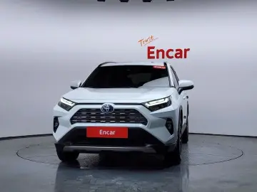2024 Toyota RAV4 с пробегом 17 797 км