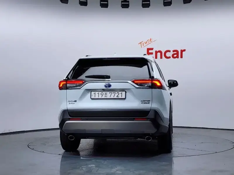 2024 Toyota RAV4 с пробегом 17 797 км