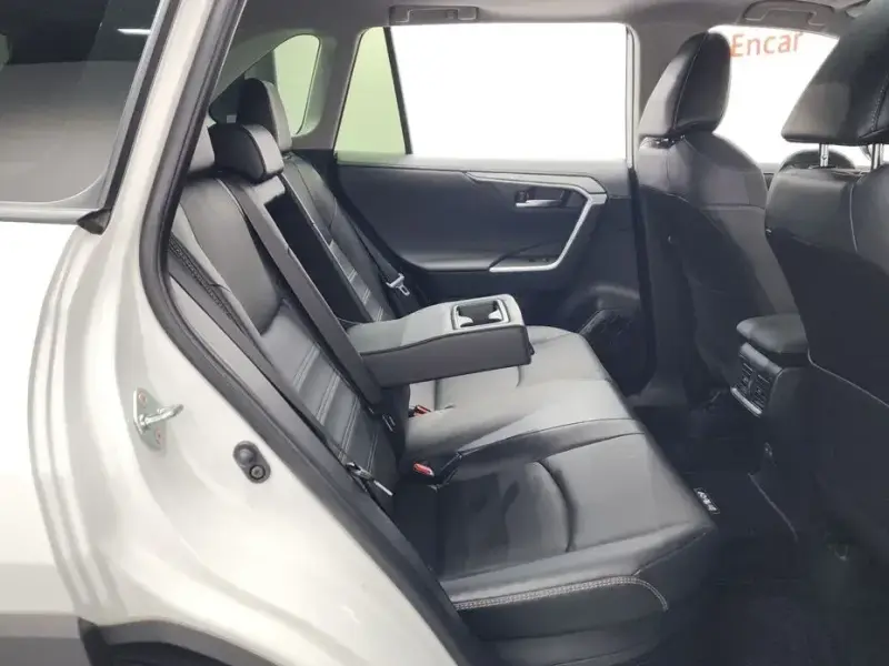 2024 Toyota RAV4 с пробегом 17 797 км