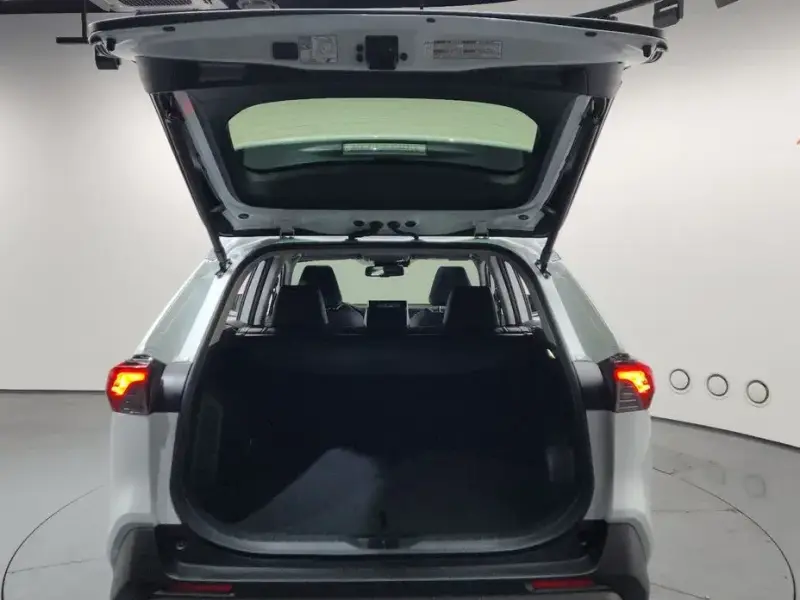 2024 Toyota RAV4 с пробегом 17 797 км