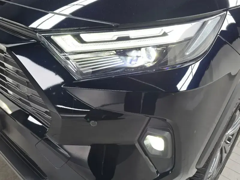 2023 Toyota RAV4 с пробегом 33 877 км