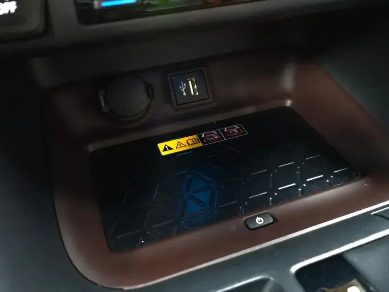 2023 Toyota RAV4 с пробегом 33 877 км