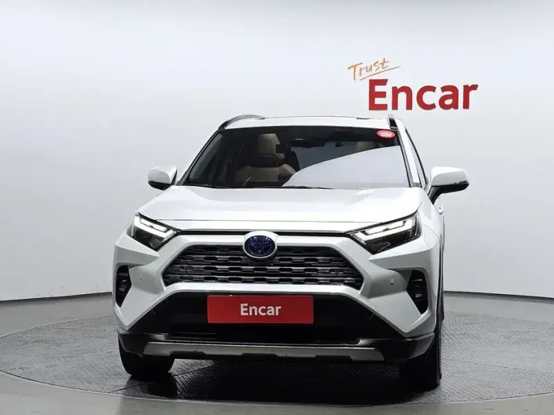 2024 Toyota RAV4 с пробегом 43 074 км