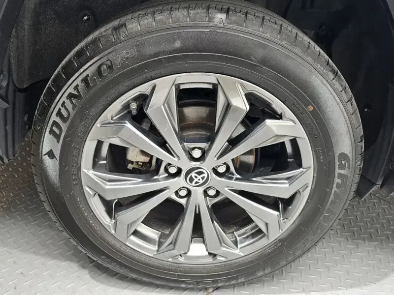 2024 Toyota RAV4 с пробегом 43 074 км