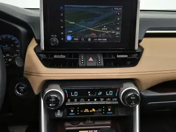2024 Toyota RAV4 с пробегом 43 074 км