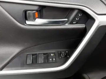 2024 Toyota RAV4 с пробегом 11 991 км
