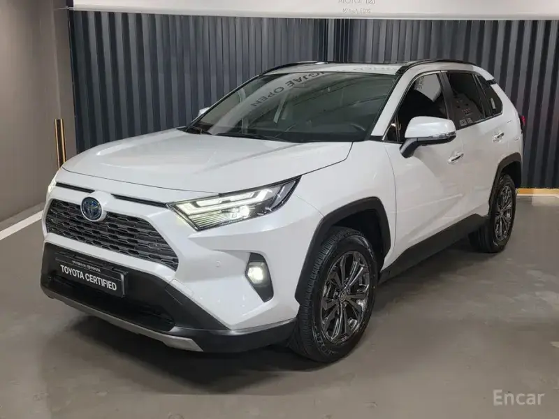 2024 Toyota RAV4 с пробегом 13 169 км