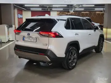 2024 Toyota RAV4 с пробегом 13 169 км