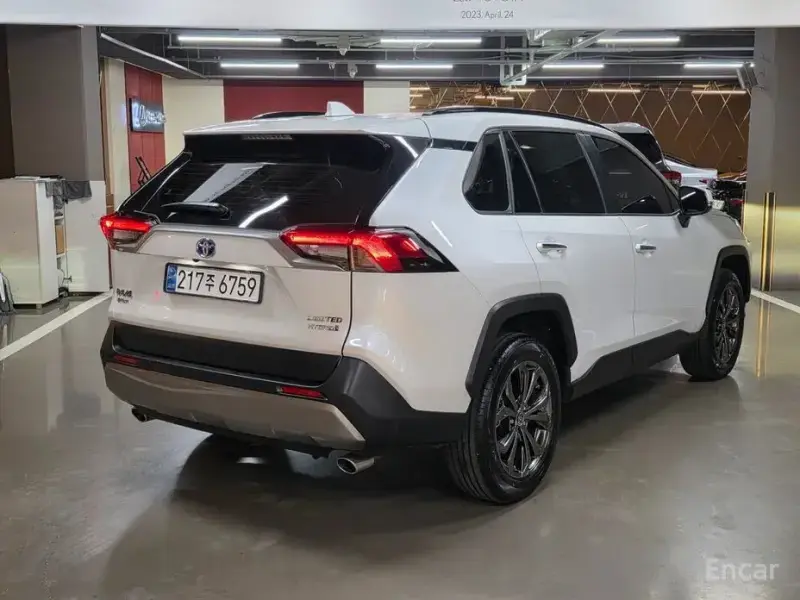 2024 Toyota RAV4 с пробегом 13 169 км