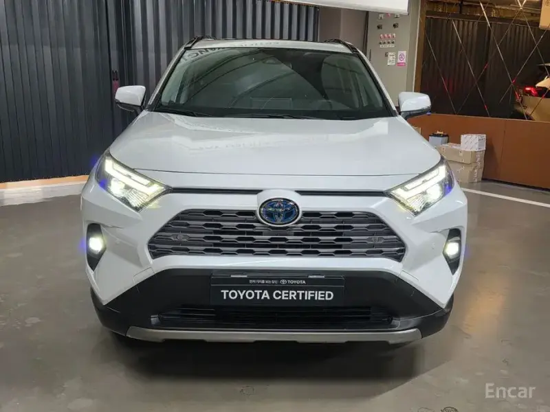 2024 Toyota RAV4 с пробегом 13 169 км
