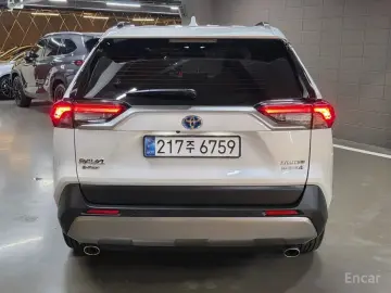 2024 Toyota RAV4 с пробегом 13 169 км