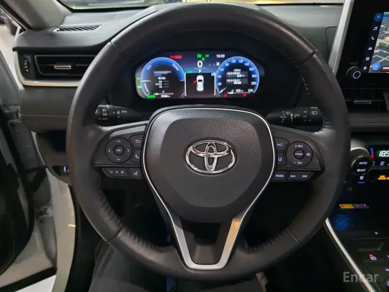 2024 Toyota RAV4 с пробегом 13 169 км