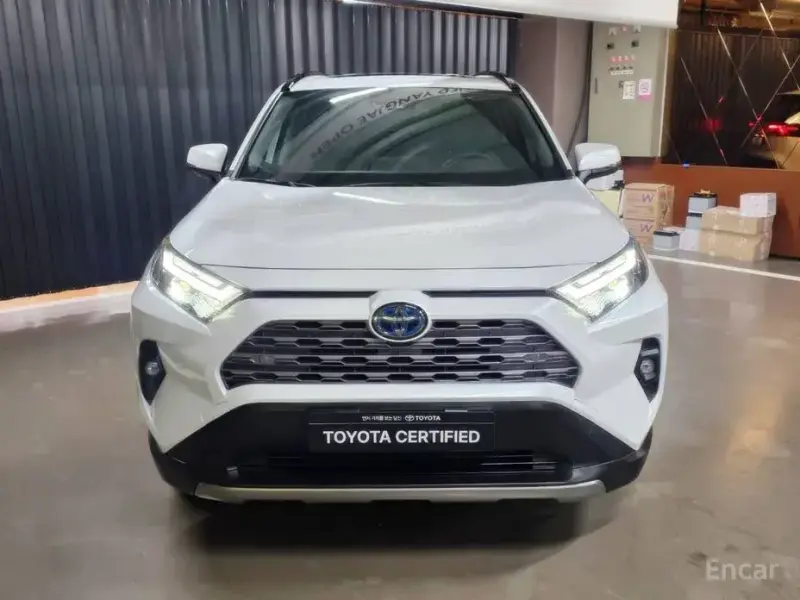 2024 Toyota RAV4 с пробегом 8 634 км