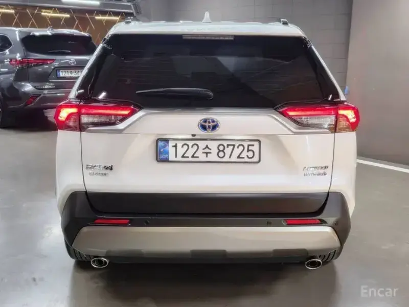 2024 Toyota RAV4 с пробегом 8 634 км